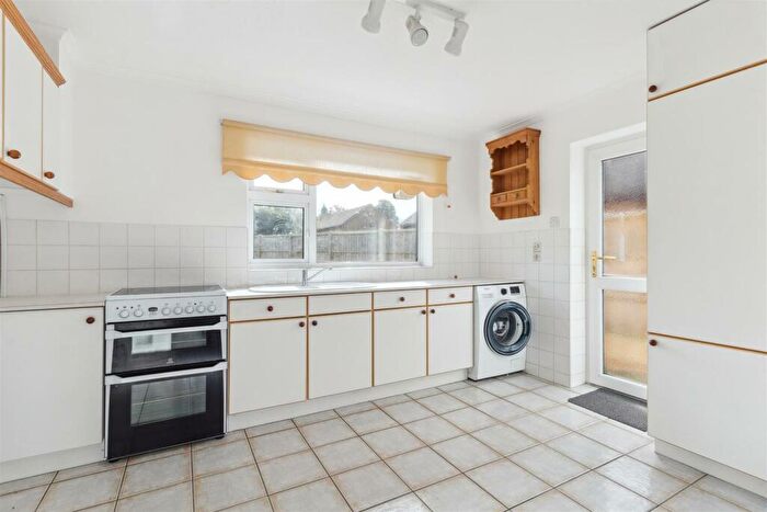 2 Bedroom Detached Bungalow For Sale In Ivy Lane, Stewkley, Buckinghamshire, LU7