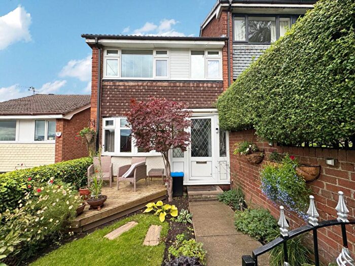 2 Bedroom Town House For Sale In Park Crescent, Chadderton, OL9