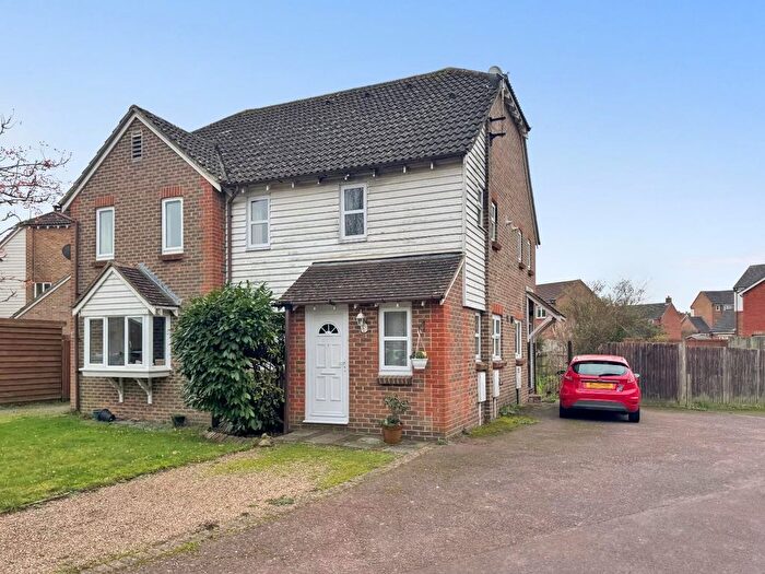 1 Bedroom Semi Detached House For Sale In The Bulrushes, Singleton, TN23