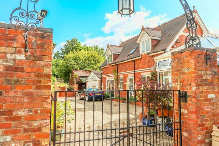 2 Bedroom Property To Rent In Gloucester Road, Cheltenham, GL51