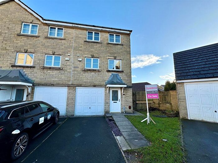 3 Bedroom Town House For Sale In Winscar Avenue, Clayton Heights, BD6