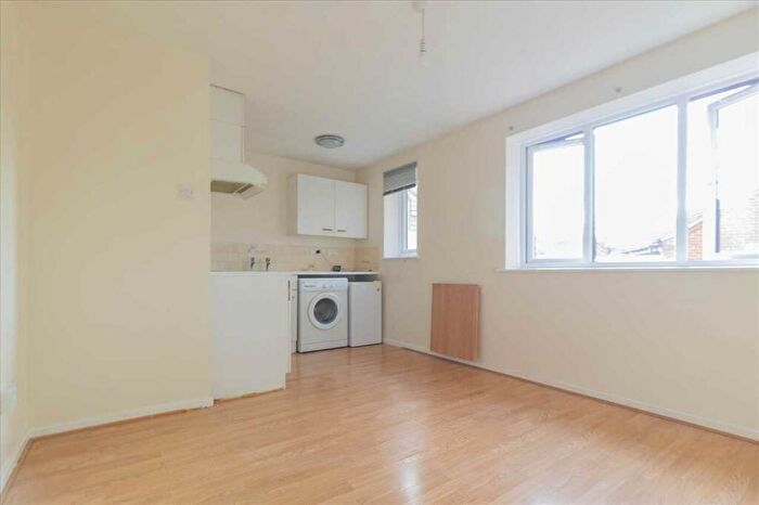 1 Bedroom Apartment To Rent In Woodpecker Way, Northampton, NN4