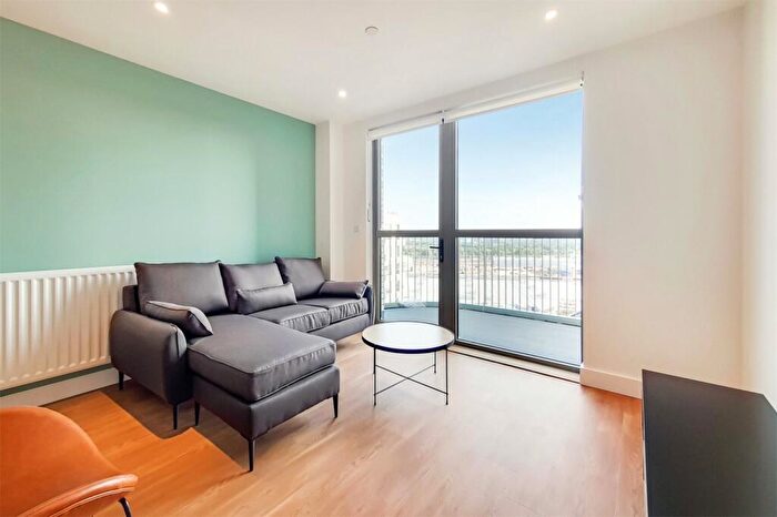 2 Bedroom Apartment To Rent In Green Street, London, NW10