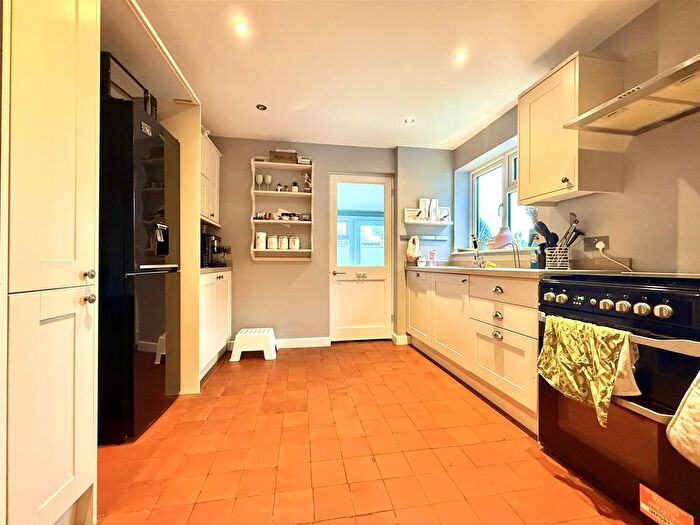 3 Bedroom Semi-Detached House For Sale In Baysham Street, Hereford, HR4 - Photo 8