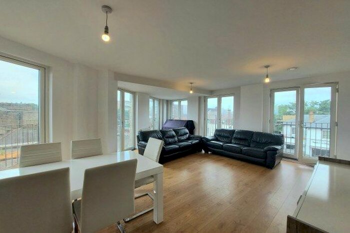 3 Bedroom Flat To Rent In Fore Street, London, N18