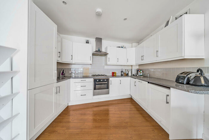 2 Bedroom Apartment To Rent In Furley Road, SE15