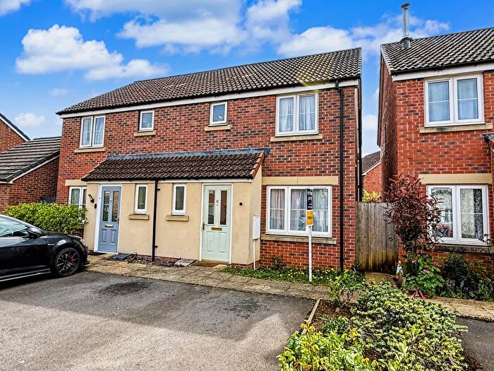 3 Bedroom Semi-Detached House For Sale In Polesdon Avenue, Coate, Swindon, SN3