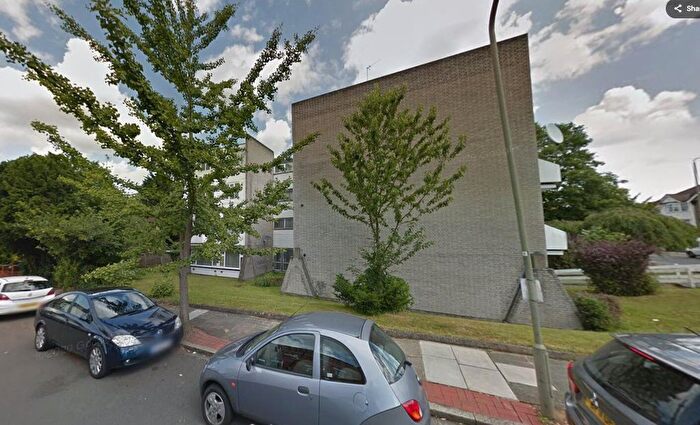 2 Bedroom Property To Rent In Nether Street, London, N3