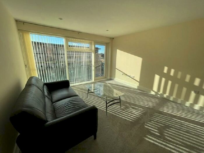 2 Bedroom Flat To Rent In Kings Road, Swansea, City And County Of Swansea., SA1