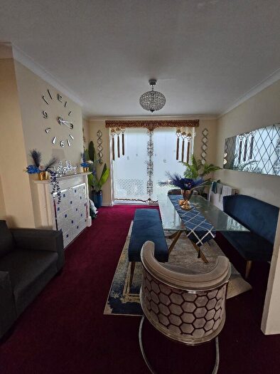 6 Bedroom Semi-Detached House For Sale In Haycroft Gardens, London, NW10