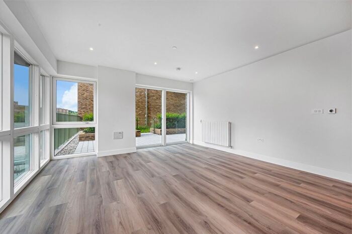 3 Bedroom Flat To Rent In Cairncross House, Townsend Road, SE3