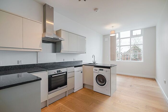 1 Bedroom Flat To Rent In Globe House, Chertsey Road, TW1