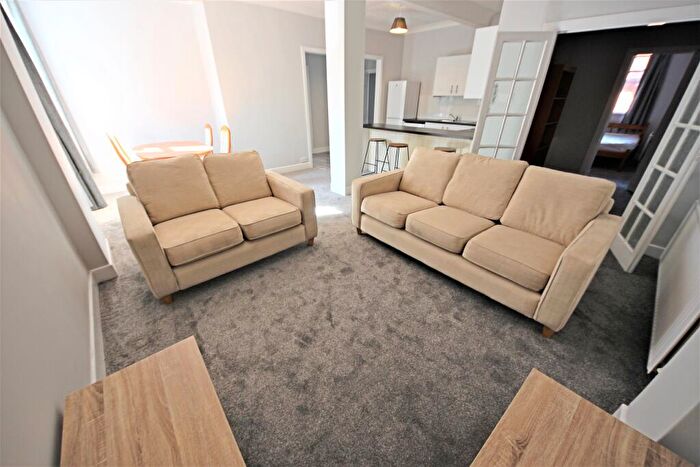 4 Bedroom Flat To Rent In Wimborne Road, Winton Banks, Bournemouth, BH3