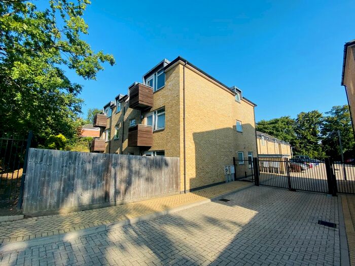2 Bedroom Flat To Rent In Elland Close, Barnet, EN5