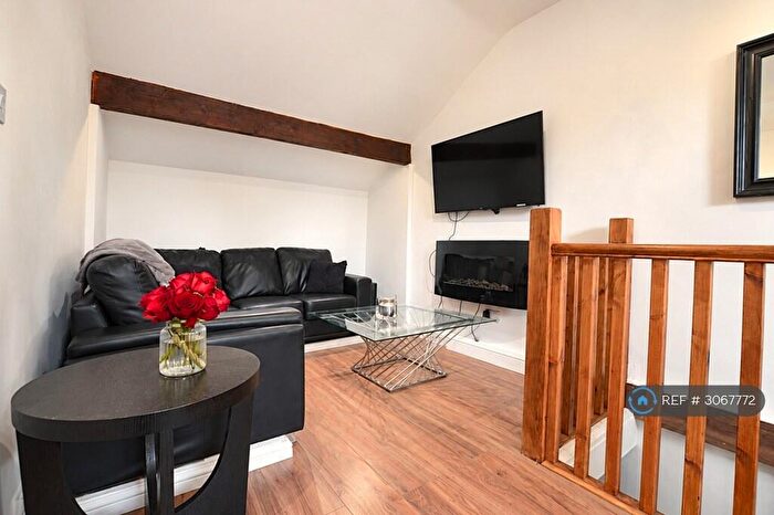 2 Bedroom Flat To Rent In Bainbrigge Road, Leeds, LS6
