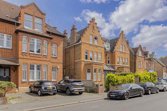 1 Bedroom Flat For Sale In Thirlmere Road, Streatham, SW16