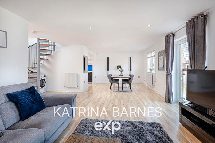 2 Bedroom Duplex For Sale In Lynmouth Gardens, Chelmsford, CM2