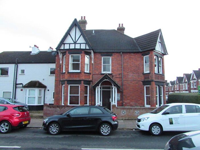 1 Bedroom Flat To Rent In Goldington Avenue, MK40
