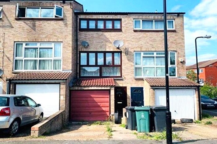 3 Bedroom Terraced House For Sale In Stow Crescent, Walthamstow, E17