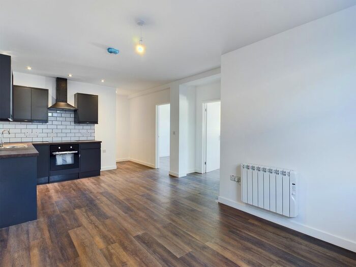 2 Bedroom Flat To Rent In High Street, Cheltenham, Gloucestershire GL50