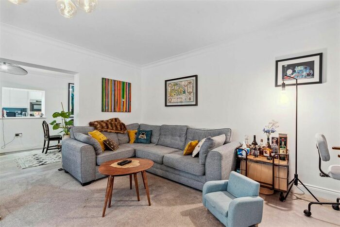 3 Bedroom Flat To Rent In Holland Road, London, W14