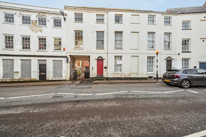2 Bedroom Flat For Sale In Newbury, Berkshire, RG14