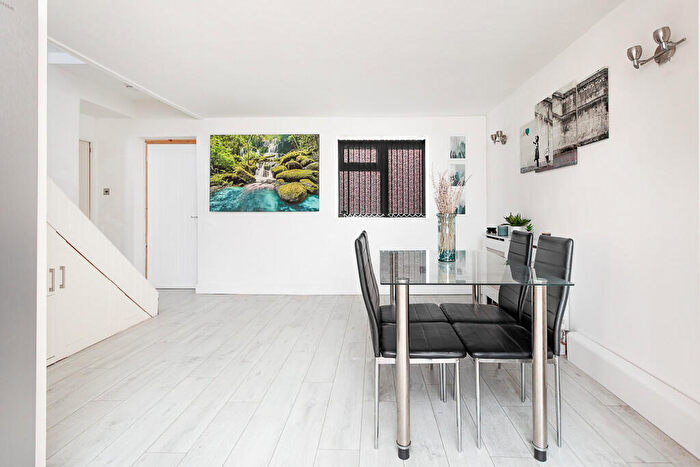 3 Bedroom End Of Terrace House For Sale In Buckerills, Basildon, SS13