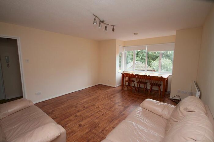 2 Bedroom Flat To Rent In Winchester Close, London E6