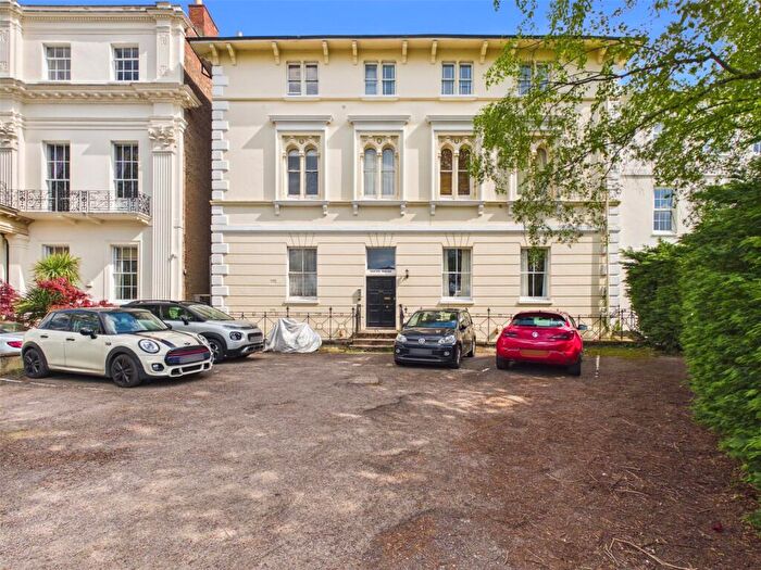 2 Bedroom Apartment For Sale In Bath Road, Cheltenham, Gloucestershire, GL53