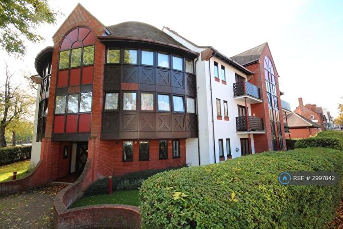 1 Bedroom Flat To Rent In Park Court, Letchworth, SG6