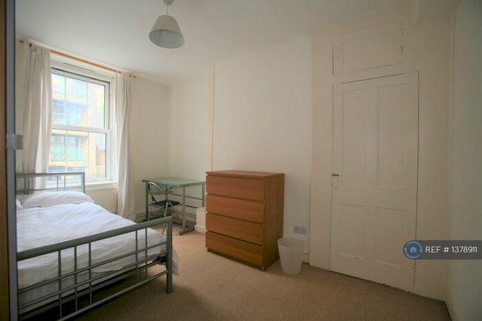 3 Bedroom Flat To Rent In Camelot House, London, NW1