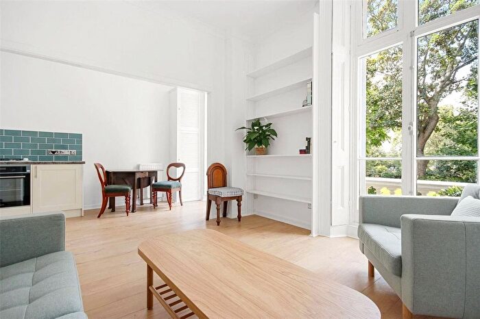 2 Bedroom Flat To Rent In St Georges Square, London, SW1V