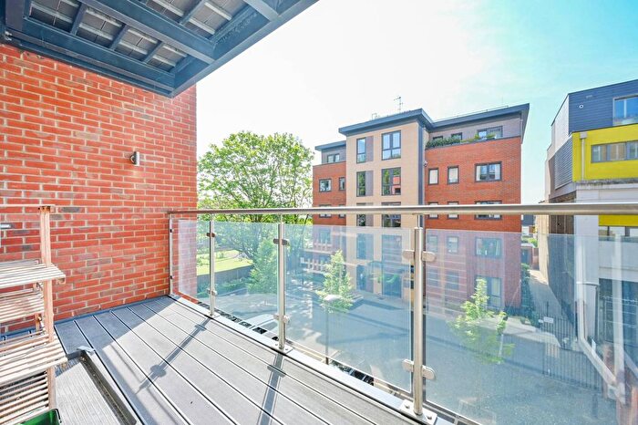 1 Bedroom Flat To Rent In Leighfield Court, Acton, London, W3