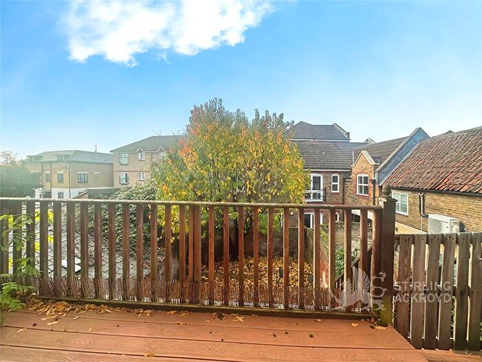 2 Bedroom Flat To Rent In Guildford Street, Chertsey, Surrey, KT16