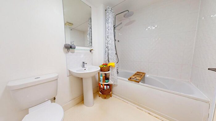 3 Bedroom End Of Terrace House For Sale In Dennetts Close, Daventry, NN11