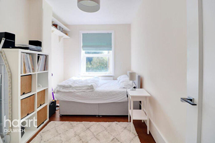 2 Bedroom Flat To Rent In Rosendale Road, London, SE21
