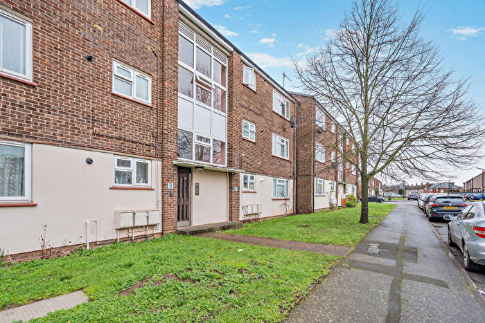 1 Bedroom Flat For Sale In Spinney, Slough, SL1