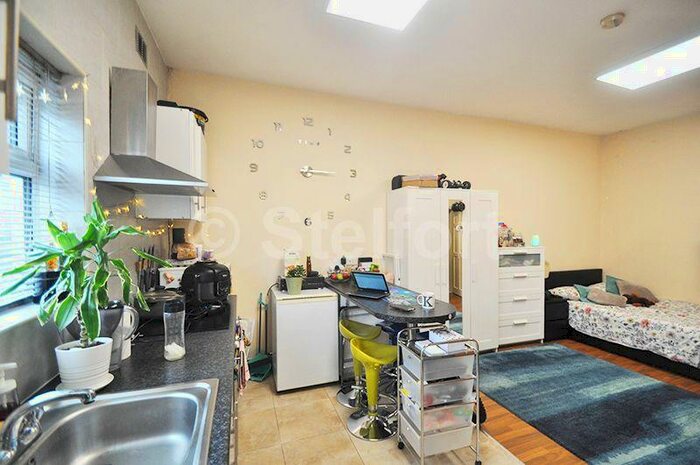 Studio To Rent In Junction Road, London, N19