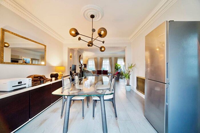 3 Bedroom House For Sale In Squires Mount, Hampstead, London, NW3