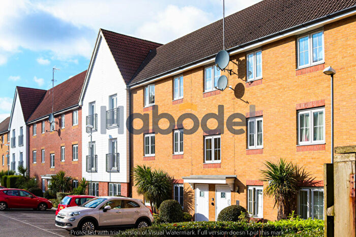 2 Bedroom Flat To Rent In East Road, Temple Fields, Harlow, CM20