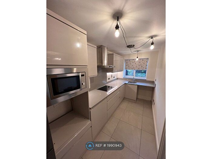 1 Bedroom Flat To Rent In Grange Gardens, Ware, SG12