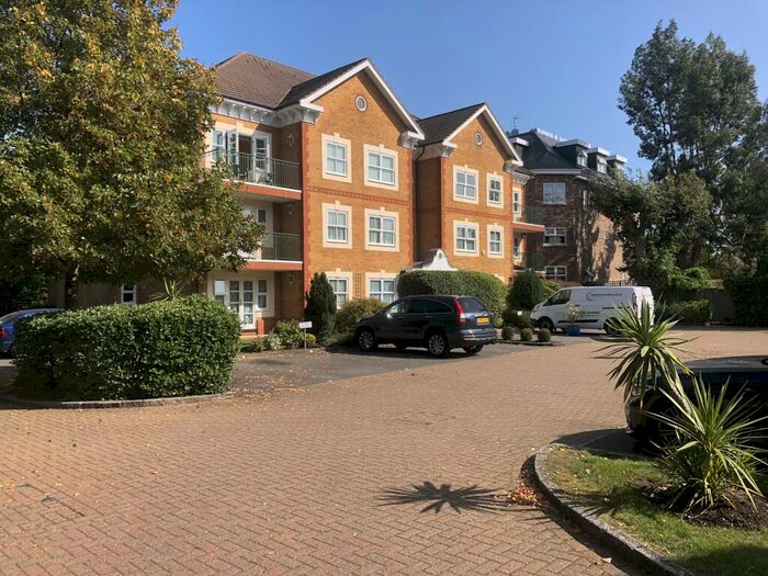 2 Bedroom Flat To Rent In Fairfields, London, N14