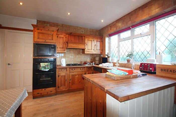 4 Bedroom Detached House For Sale In Bridgnorth Road, Stourton, DY7