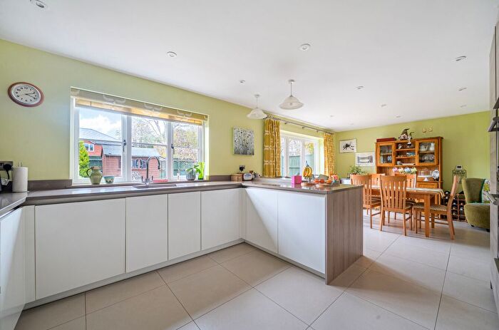 4 Bedroom Detached House For Sale In Morden Close, Mortimer, Reading, Berkshire, RG7