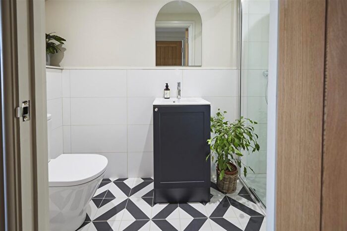 2 Bedroom Flat To Rent In Fore Street, Exeter, EX4