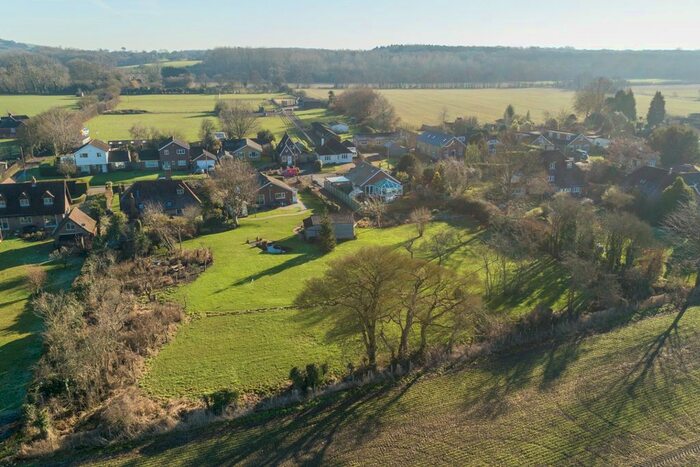 3 Bedroom Detached Bungalow For Sale In The Street, Brook, Ashford TN25
