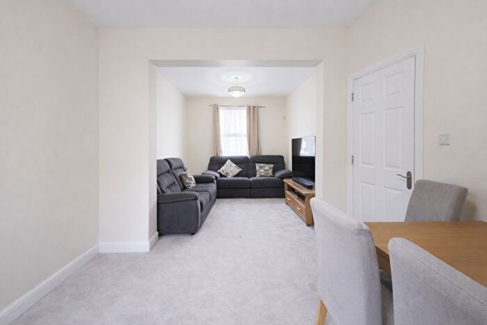 4 Bedroom House To Rent In Scotland Green Road North, Enfield, EN3