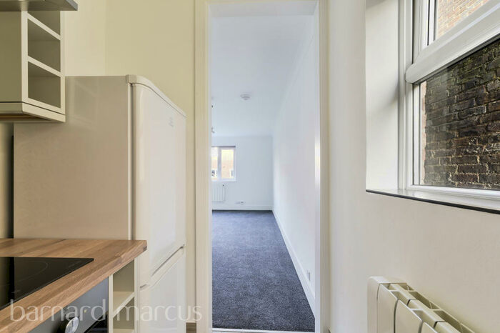 Apartment To Rent In Oxford Road, Redhill, RH1