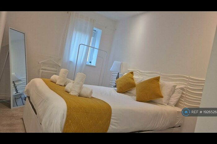 2 Bedroom Flat To Rent In North Road, Cardiff, CF10