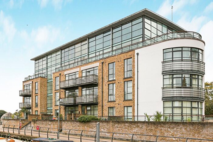 1 Bedroom Flat For Sale In Point Wharf Lane, Brentford, TW8
